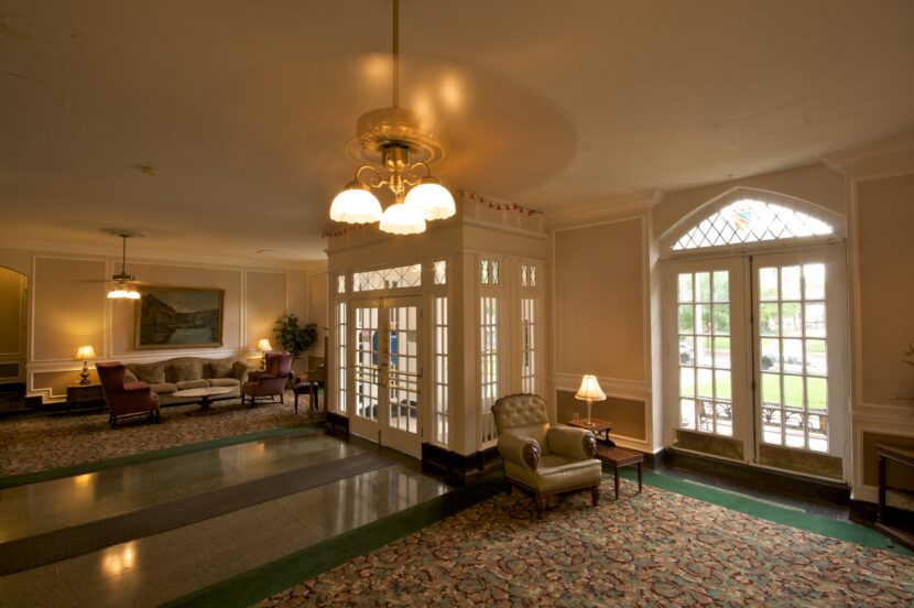 4515 Lindell Apartments