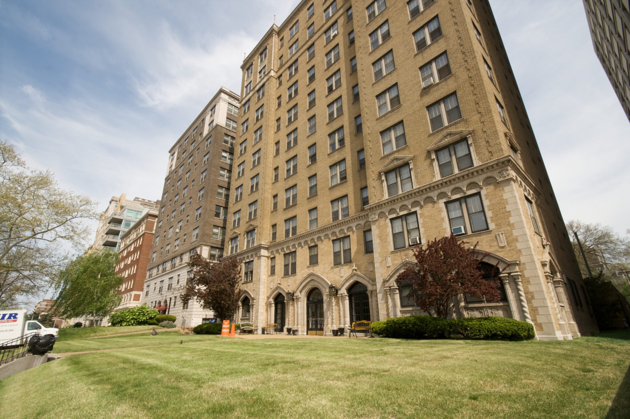 4515 Lindell Apartments