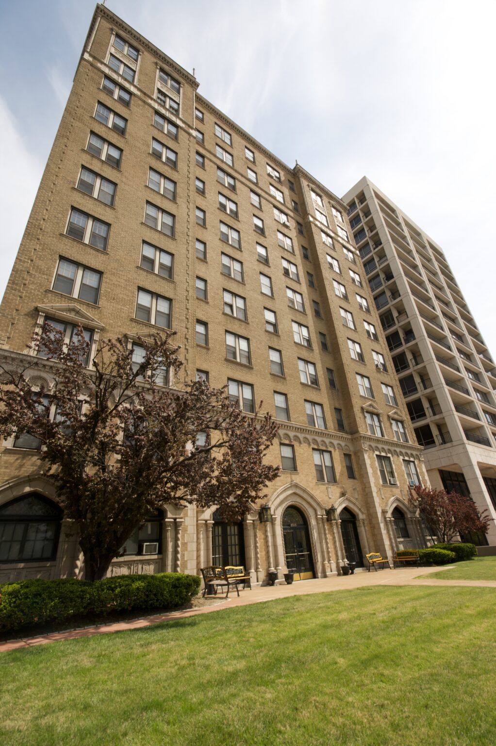 4515 Lindell Apartments